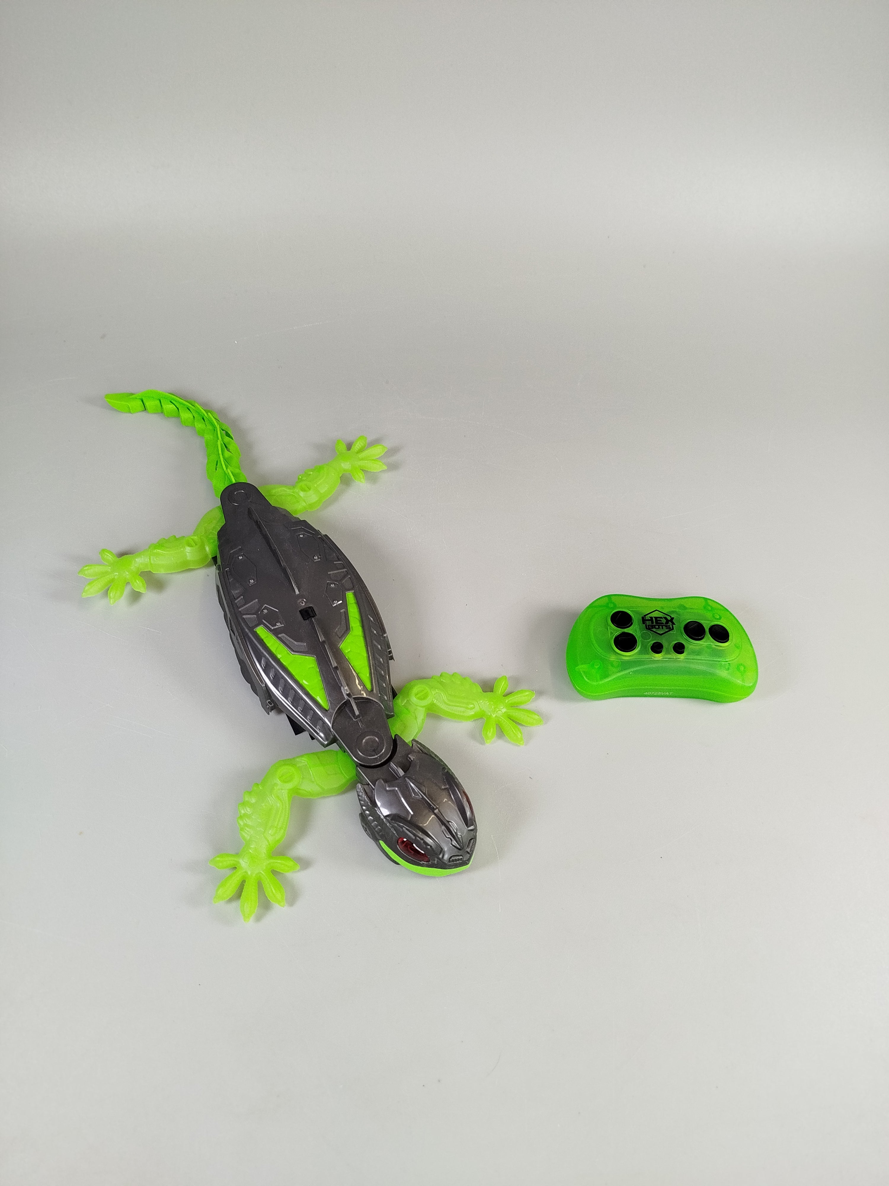 Spin Master ferngesteuerter Hex Bots Wall Crawler Gecko